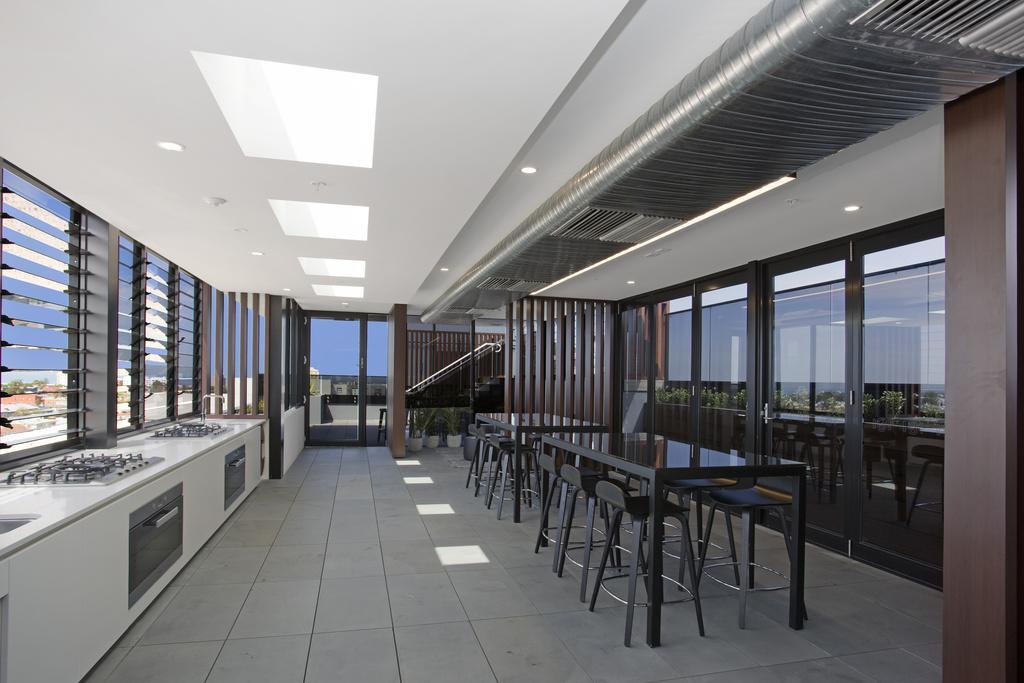 Apartament ☆ Heart Of St Kilda ☆ Infinity Pool+Parking+Wifi Melbourne Zewnętrze zdjęcie